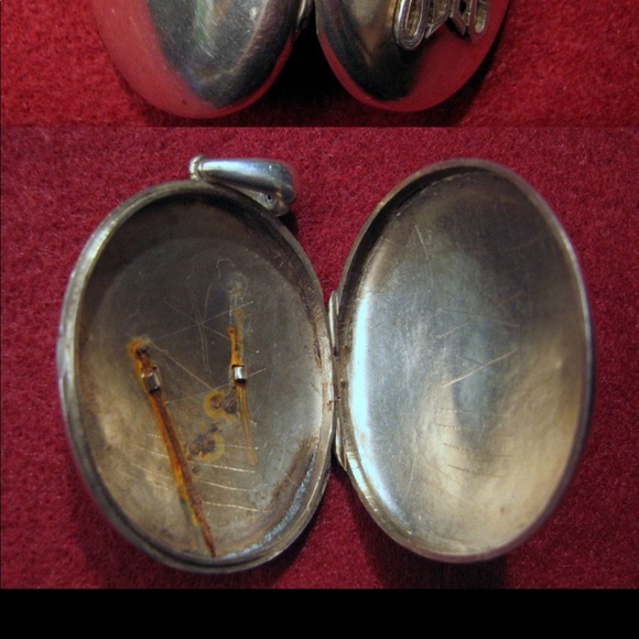 Antique VICTORIAN sterling monogrammed locket - Picture 4 of 6